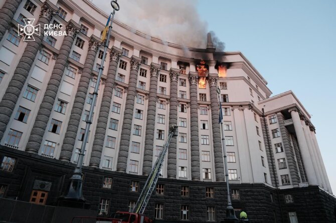 Ukrainos spec. tarnybų nuotr./Kyjive degė Ministrų Kabineto pastatas