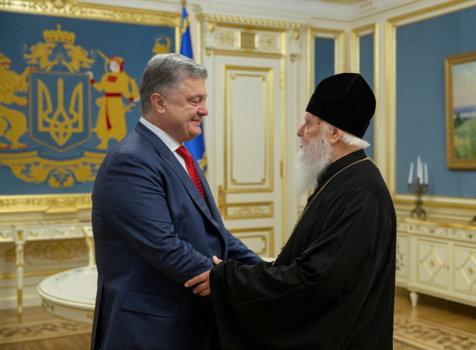 „Reuters“/„Scanpix“ nuotr./Petro Porošenka ir patriarchas Filaretas