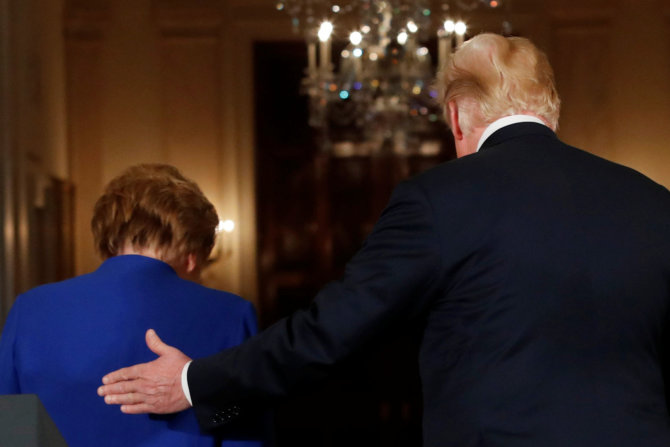 „Reuters“/„Scanpix“ nuotr./Angela Merkel ir Donaldas Trumpas