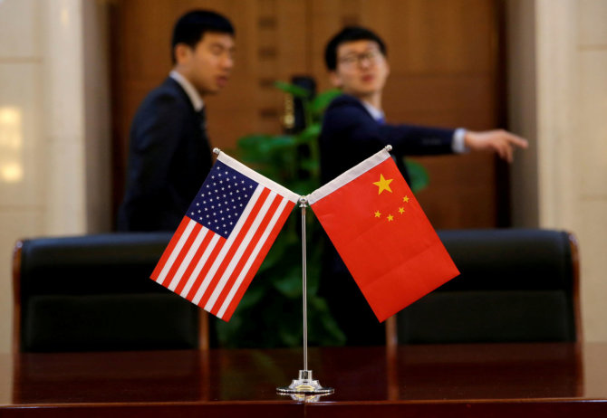 „Reuters“/„Scanpix“ nuotr./JAV ir Kinijos vėliavos