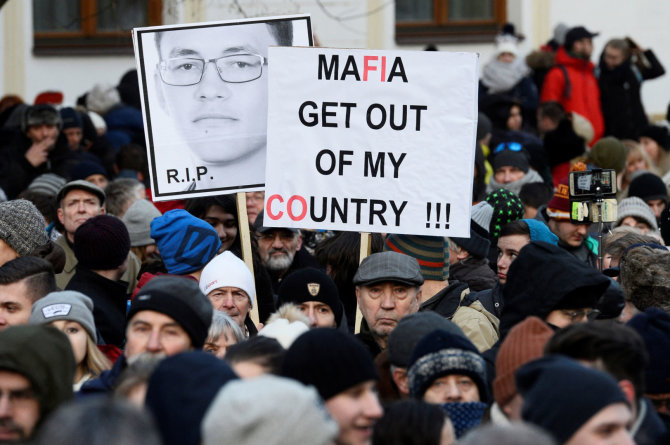 „Reuters“/„Scanpix“ nuotr./Jano Kuciako ir jo sužadėtinės nužudymas sukrėtė Slovakiją
