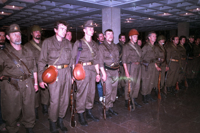 KAM archyvo/Tado Dambrausko nuotr./Parlamento gynėjai 1991 m.