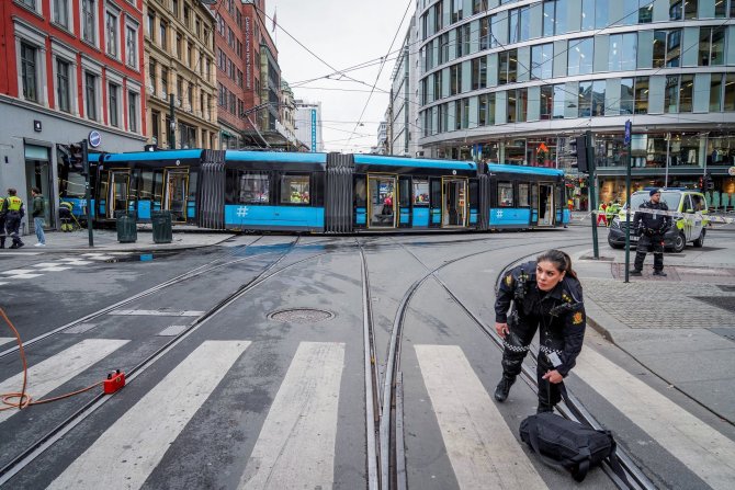 „Reuters“/„Scanpix“ nuotr./Tramvajus įlėkė į „Apple“ parduotuvę Osle