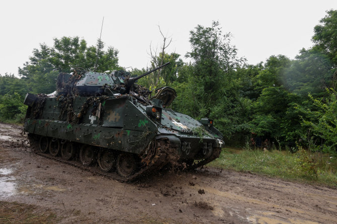 „Reuters“/„Scanpix“/Pėstininkų kovos mašina „Bradley“