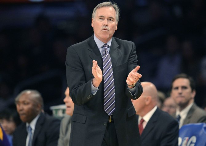 „Reuters“/„Scanpix“ nuotr./„Lakers“ treneris Mike'as D'Antoni