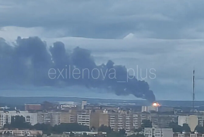 „Exilenova_plus“ / „Telegram“/Rusijos Tverės mieste dega naftos bazė