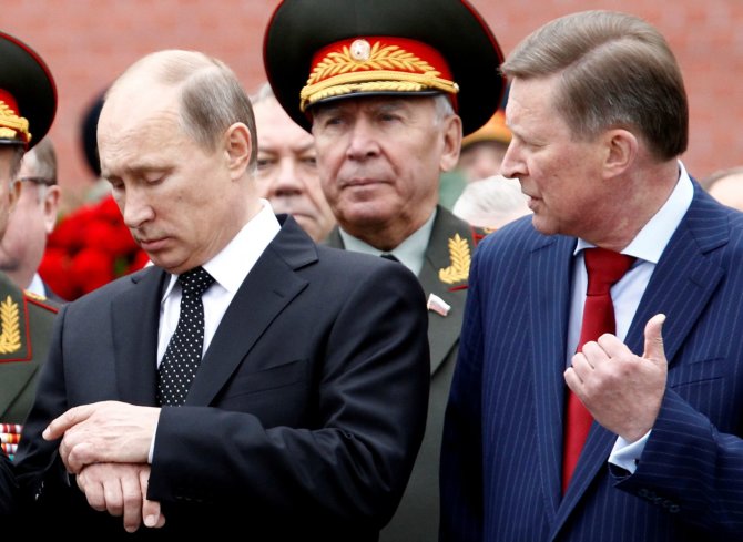 „Reuters“/„Scanpix“ nuotr./Vladimiras Putinas ir Sergejus Ivanovas