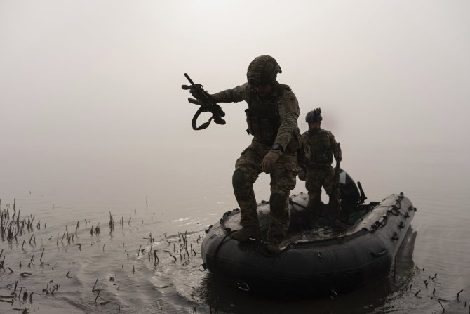 „AP“/„Scanpix“/Ukrainos kariai prie Dniepro