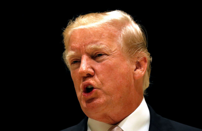 „Reuters“/„Scanpix“ nuotr./Donaldas Trumpas tikina, kad nėra rasistas