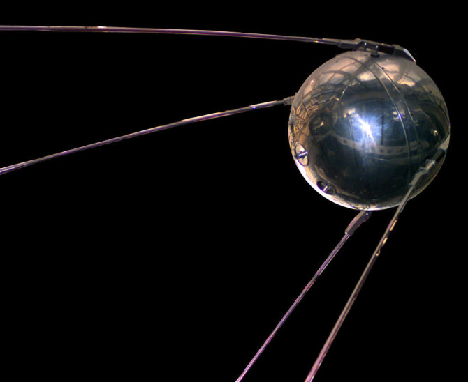 Wikimedia commons iliustr./Pirmasis dirbtinis Žemės palydovas „Sputnik 1“