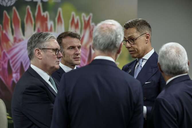 HENRY NICHOLLS / AFP