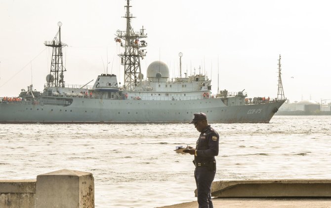 AFP/„Scanpix“ nuotr./Rusijos žvalgybinis laivas „Viktor Leonov“ Havanoje 2014 metais