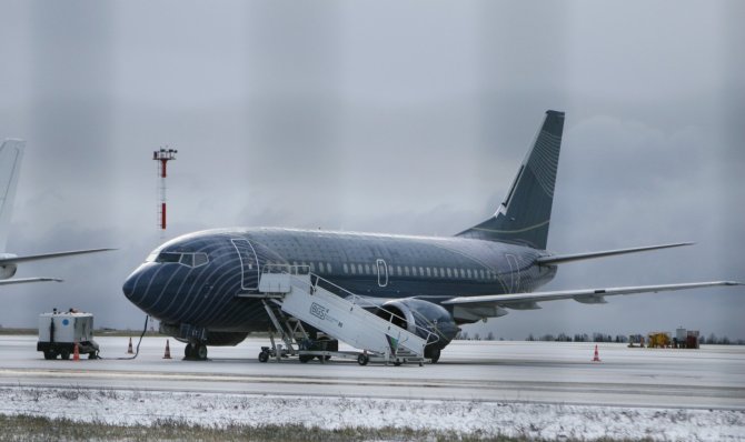 „Scanpix“ nuotr./„KlasJet“ bendrovės „Boeing 737 LY-FLT“ lėktuvas.