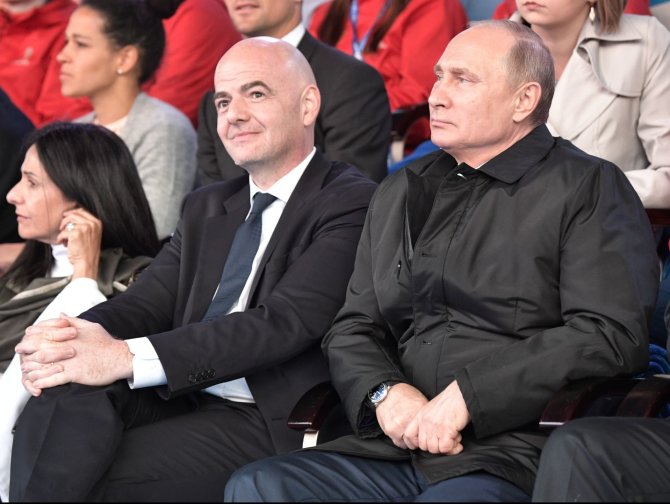 „Scanpix“ nuotr./Giannis Infantino ir Vladimiras Putinas