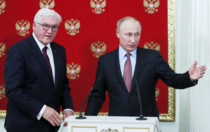 „Scanpix“/AP nuotr./Frankas-Walteris Steinmeieris ir Vladimiras Putinas
