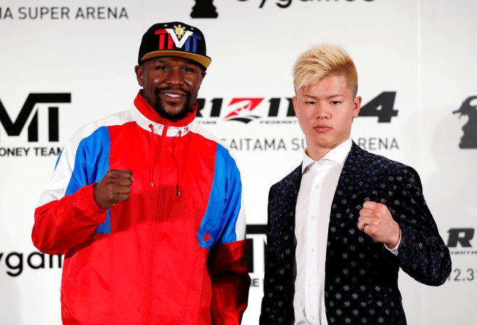 „Reuters“/„Scanpix“ nuotr./Floydas Mayweatheris ir Tenshinas Nasukawa