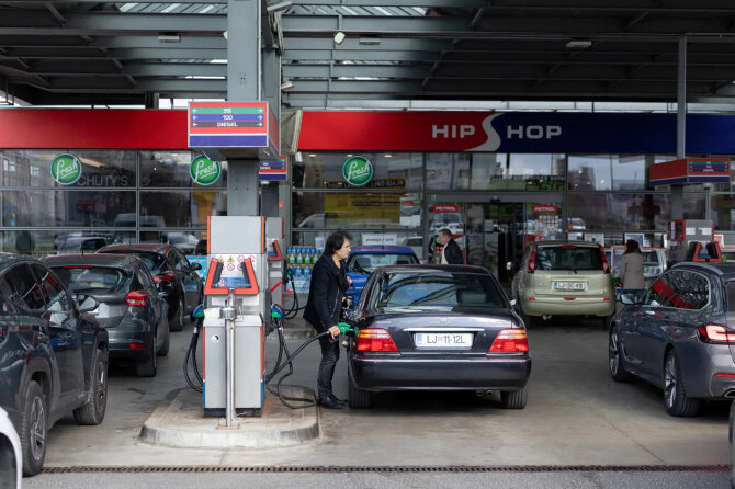 „Reuters“ nuotr./ES narė pirmą kartą apribojo degalų pardavimą