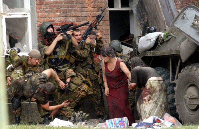 AFP/„Scanpix“ nuotr./Per įkaitų dramą Beslane žuvo daugybė civilių
