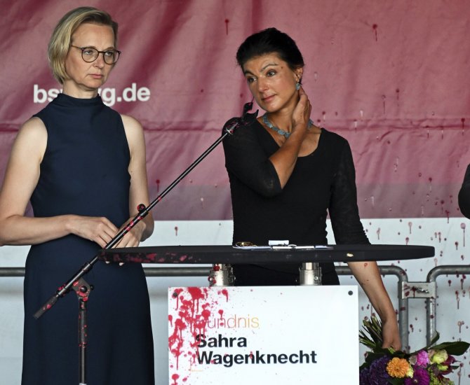 „Scanpix“/AP nuotr./Sahra Wagenknecht (dešinėje)