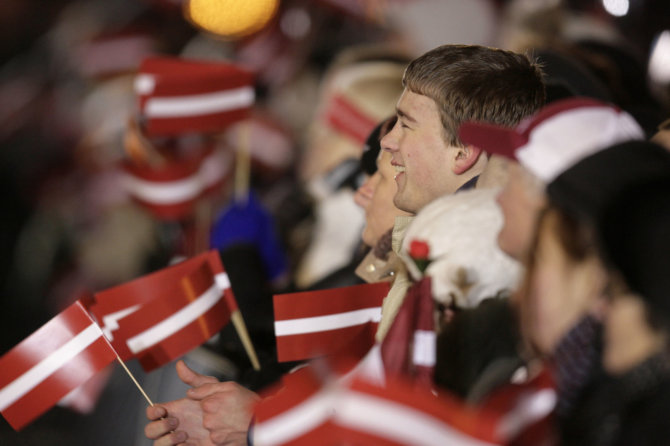 „Reuters“/„Scanpix“ nuotr./Latvija mini nepriklausomybės atkūrimą