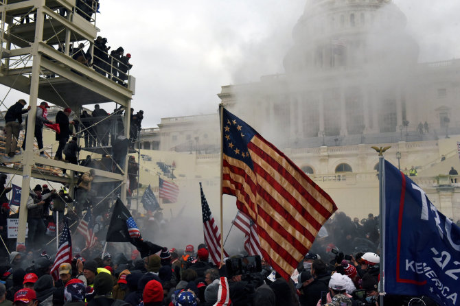 „Reuters“/„Scanpix“ nuotr./D.Trumpo šalininkų protestas