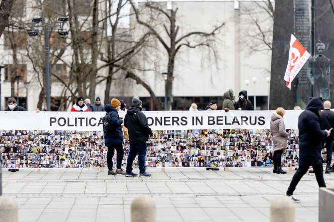 Lukas Balandis / BNS nuotr./Lietuvoje gyvenančių baltarusių protesto akcija „Lukašenką – į smulkintuvą“