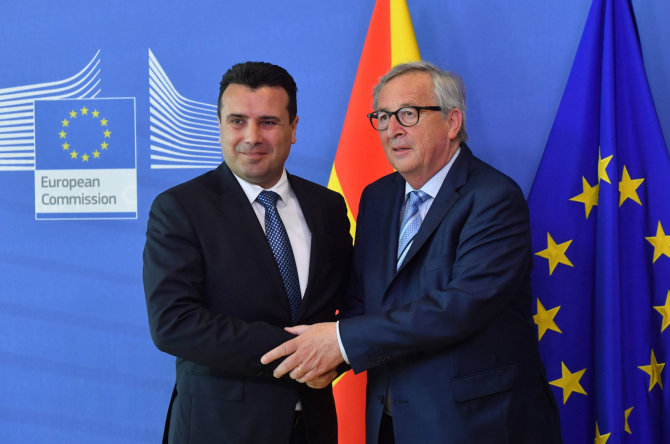 AFP/„Scanpix“ nuotr./Zoranas Zajevas ir Jeanas Claude'as Junckeris