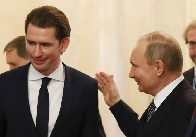 „Reuters“/„Scanpix“ nuotr./Sebastianas Kurzas ir Vladimiras Putinas Maskvoje