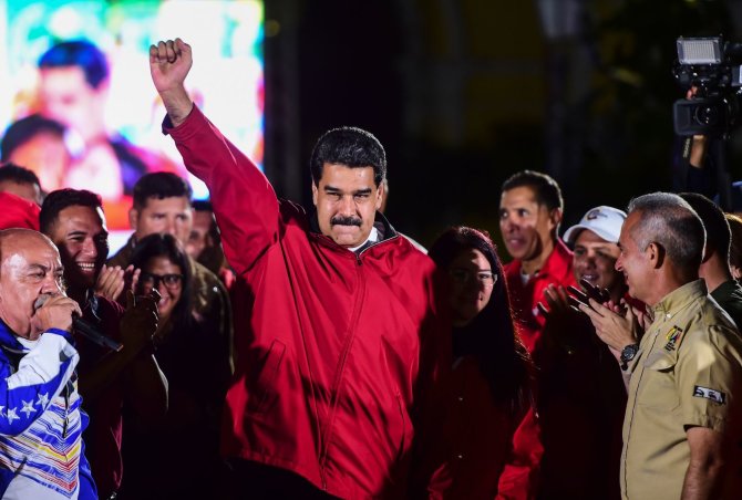 AFP/„Scanpix“ nuotr./Venesuelos prezidentas Nicolas Maduro švenčia pergalę rinkimuose
