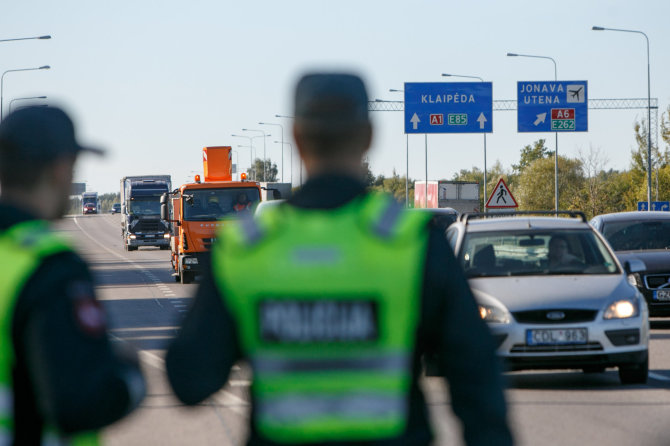 Eriko Ovčarenko/15min.lt nuotr./Policijos reidas