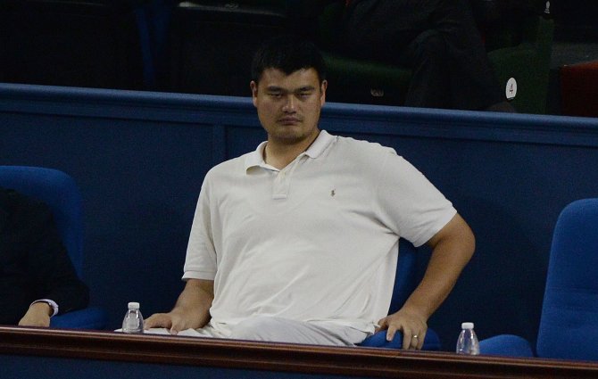 „Scanpix“ nuotr./Yao Mingas stebėjo Novako Džokovičiaus mačą