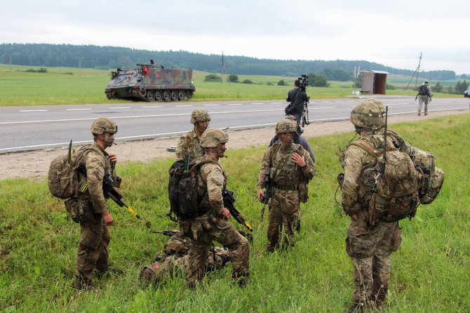 Sauliaus Jakučionio nuotr./NATO kariai trenijuojasi ginti Suvalkų koridorių