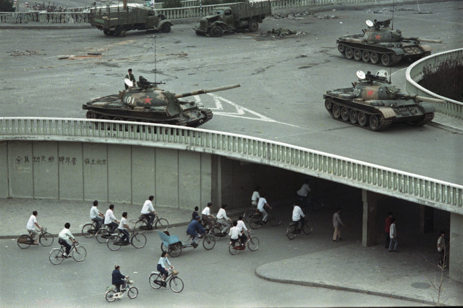 „Scanpix“/AP nuotr./Žudynės Tiananmenio aikštėje Pekine 1989 metais