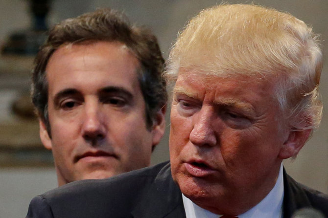 „Reuters“/„Scanpix“ nuotr./Michaelas Cohenas ir Donaldas Trumpas
