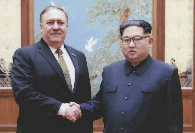 AFP/„Scanpix“ nuotr./Slaptas Mike'o Pompeo susitikimas su Kim Jong Unu