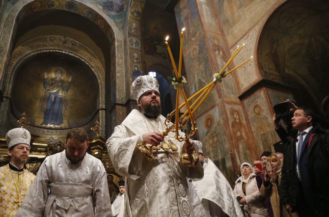 AFP/„Scanpix“ nuotr./Naujoji Ukrainos nepriklausoma Bažnyčia surengė istorines pirmąsias pamaldas