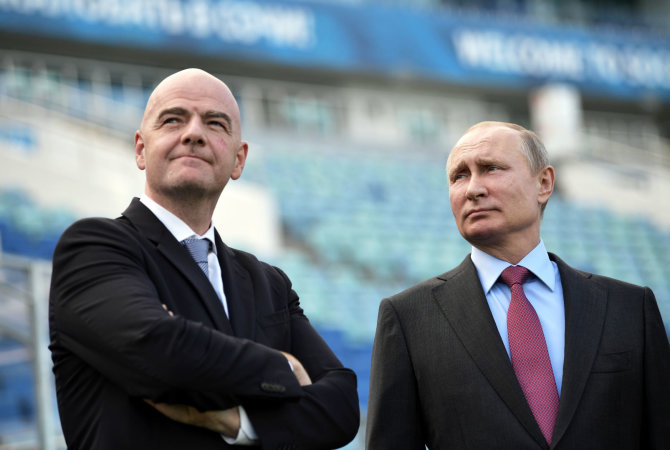 „Scanpix“/AP nuotr./Giannis Infantino ir Vladimiras Putinas