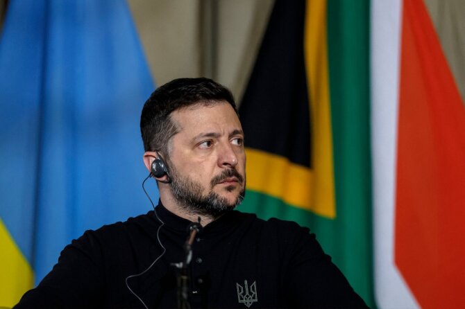 Volodymyras Zelenskis / PHILL MAGAKOE / AFP