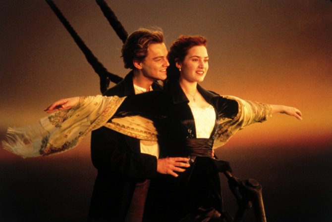 „Scanpix“/AP nuotr./Leonardo DiCaprio ir Kate Winslet filme „Titanikas“ (1997 m.)