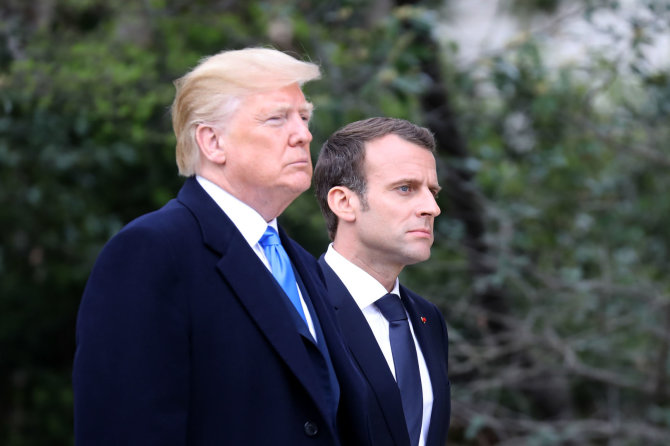 AFP/„Scanpix“ nuotr./Prancūzijos prezidentas Emmanuelis Macronas ir Donaldas Trumpas