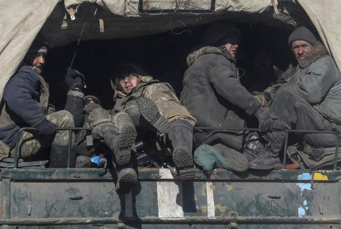 „Reuters“/„Scanpix“ nuotr./Ukrainos kariai palieka Debalcevę