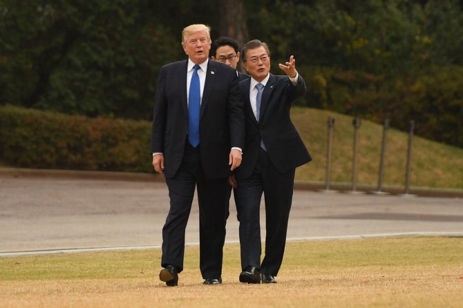 AFP/„Scanpix“ nuotr./JAV prezidentas Donaldas Trumpas Seule