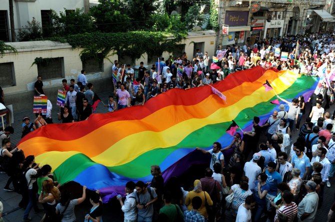 AFP/„Scanpix“ nuotr./LGBT bendruomenės protesto akcija Stambule