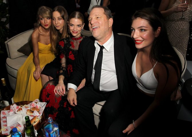 AFP/„Scanpix“ nuotr./Prodiuseris Harvey Weinsteinas su Taylor Swift, Este Haim, Jaime King ir Lorde