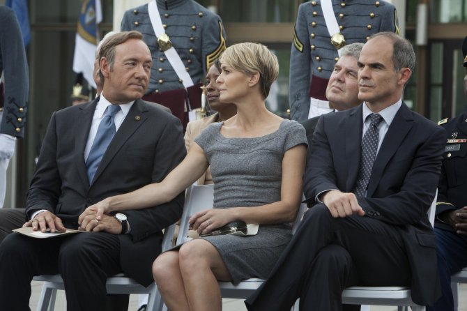 BTV nuotr./Kevinas Spacey, Robin Wright ir Michaelas Kelly seriale „Kortų namelis“