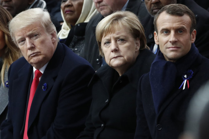 „Scanpix“/AP nuotr./Donaldas Trumpas, Angela Merkel, Emmanuelis Macronas
