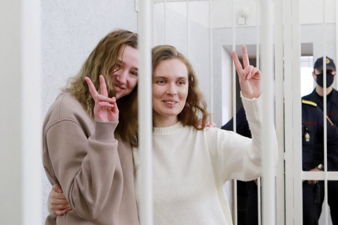 AFP/„Scanpix“ nuotr./Darja Čulcova ir Kaciaryna Bachvalava