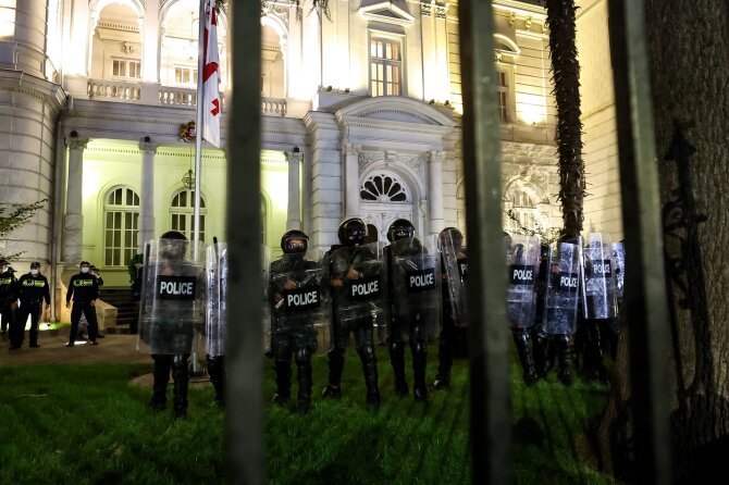 AFP/„Scanpix“ nuotr./Protestai Tbilisyje