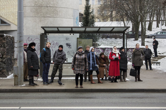 Naujas Simo Sin projektas „Bus stops“