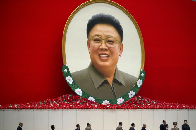 „Scanpix“/AP nuotr./Kim Jong Ilo portretas 
